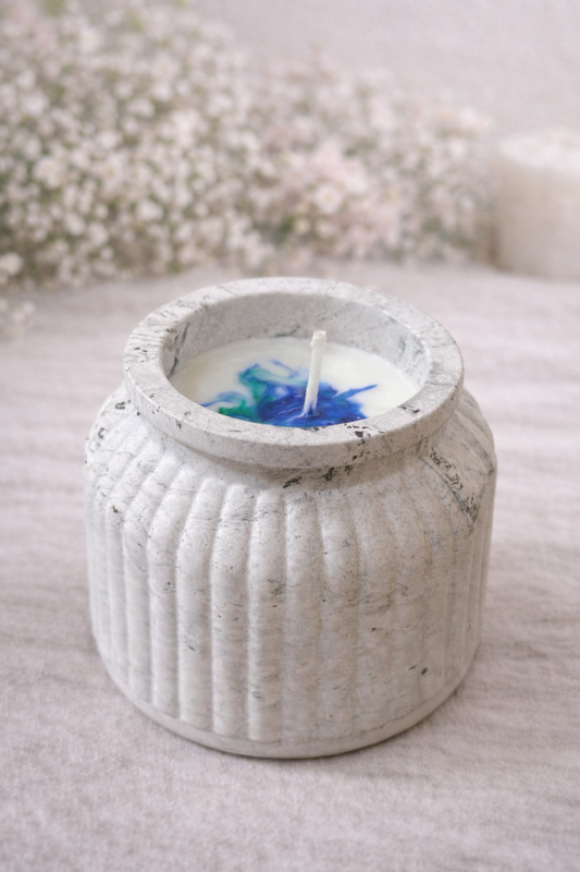 Candela in vaso rigato effetto pietra