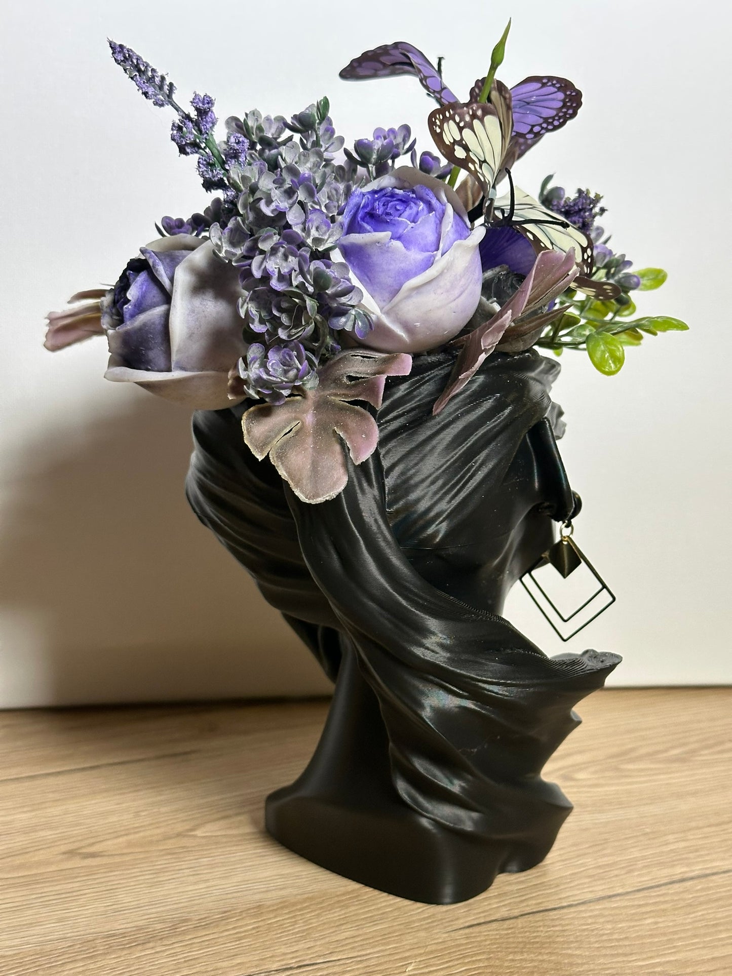 Black and Purple Dea Bendata Bouquet