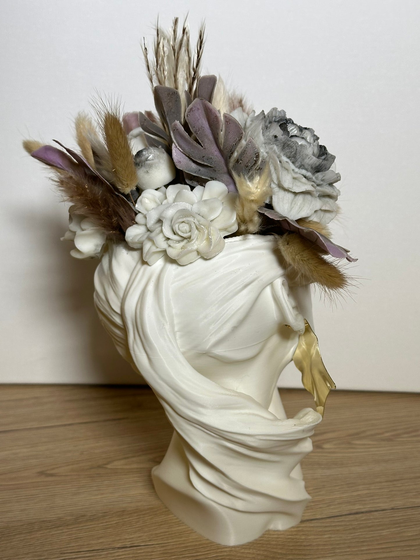 White Dea Bendata Bouquet